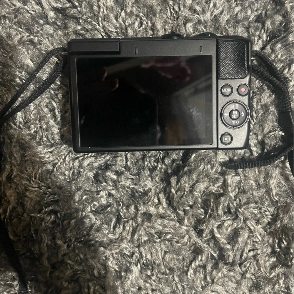Canon camera content creator kit. M200 mirrorless camera